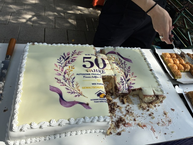Torte 50jähriges Jubiläum Kölner Frauenhäuser