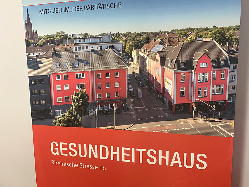 Drei rote Häuser mitten in Dortmund