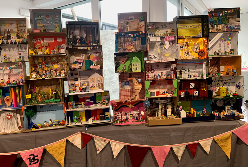 SKF 125jähriges Bestehen gebastelte Kartons