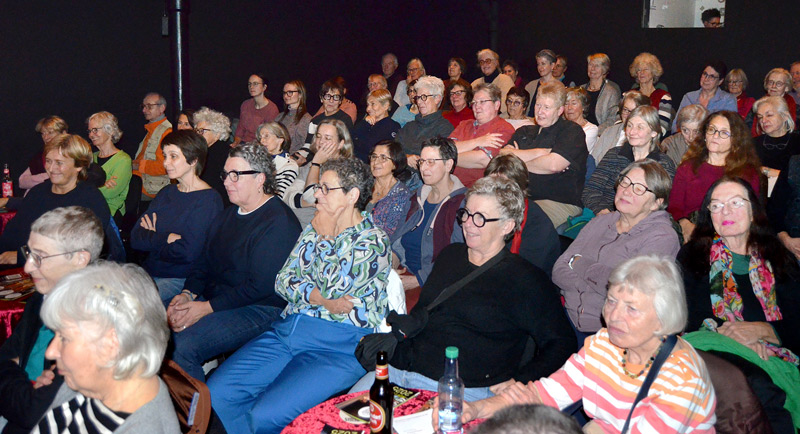 Publikim beim TALK am Donnerstag, 11. Dezember 2025 im Theater 509 im Stollwerck