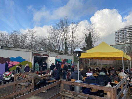 Weihnachtsfeier auf der Terrasse der Arche in Köln-Mülheim